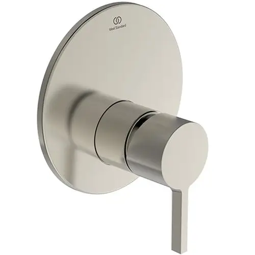 Wandmontierte Armatur in Silber mit runder Abdeckplatte und einem Hebel von Ideal Standard. Das Design ist schlicht und funktional.